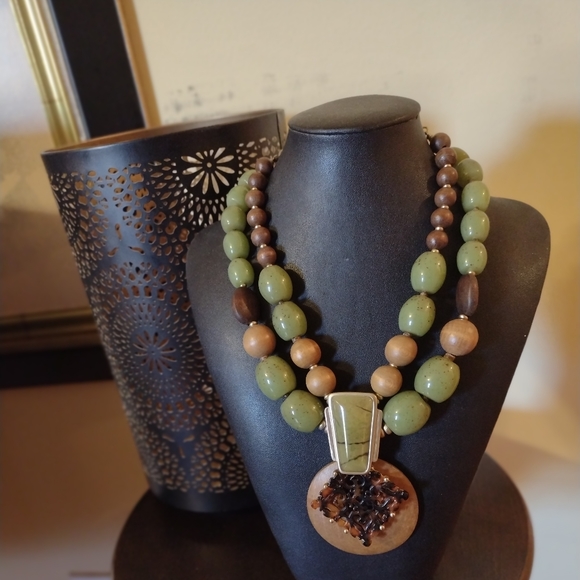 Chico's Neclace - Picture 3 of 4